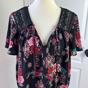 C Floral Blouse with Lace Detailing